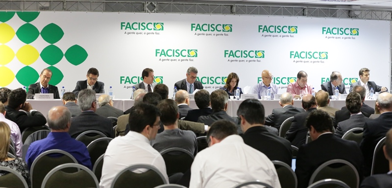 Parlamentares catarinenses recebem pleitos empresarias em reunião da FACISC Parlamentares catarinenses recebem pleitos empresarias em reunião da FACISC