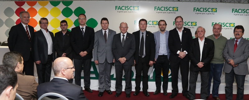 Ernesto Reck é reconduzido à presidência da FACISC