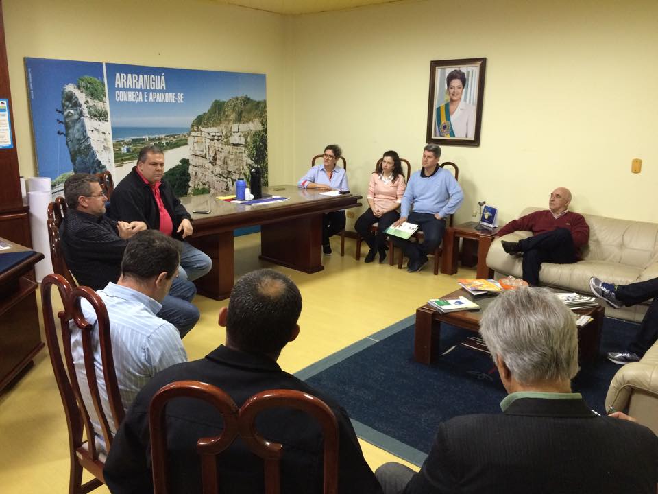 Entidades entregam emendas ao Código Tributário em Araranguá Entidades entregam emendas ao Código Tributário em Araranguá
