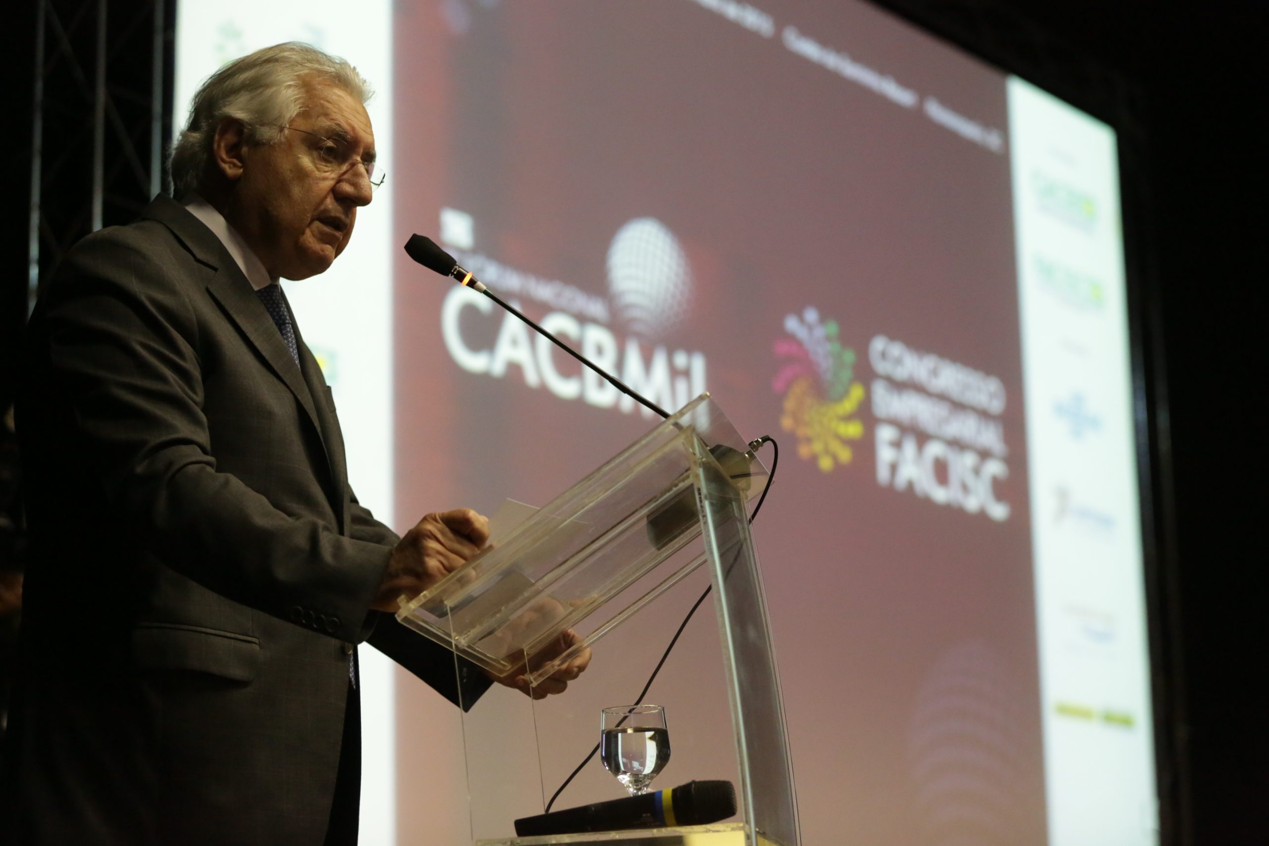 Ministro Afif fala sobre ações para simplificação da burocracia do país