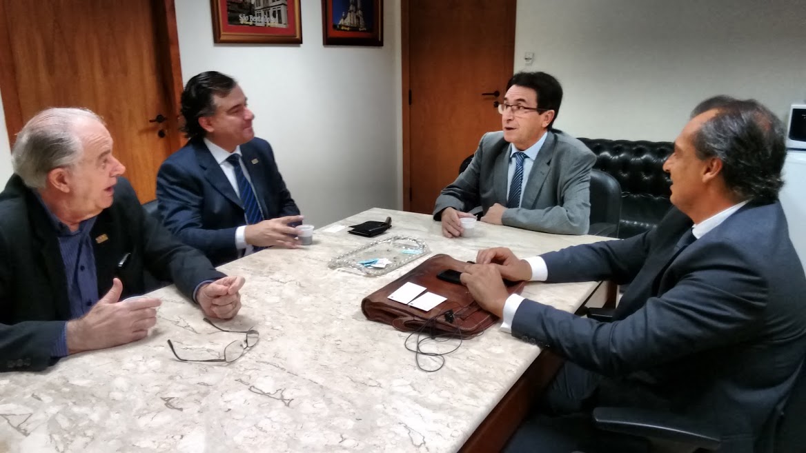 Líder de Bancada do PMDB, deputado Antônio Aguiar, recebe representantes da FACISC