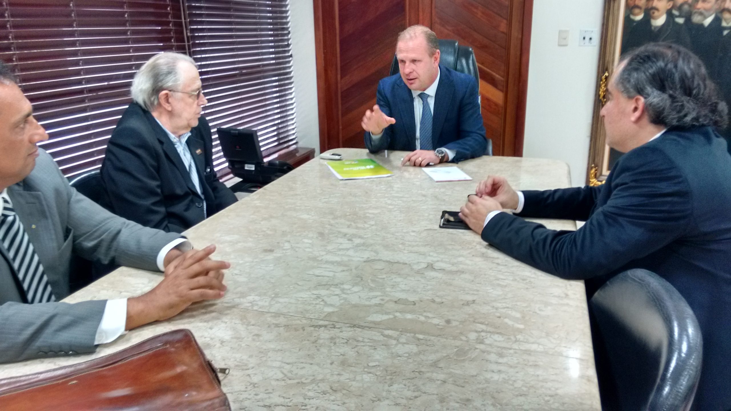 Facisc dialoga com líder do PR e presidente da Alesc