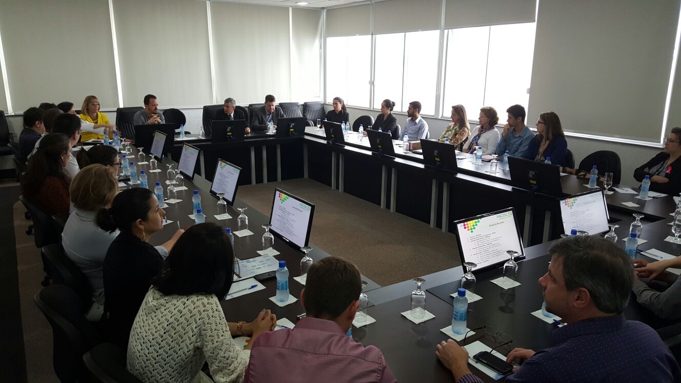Executivos de ACIs do Litoral, Sul e Extremo sul participam de reunião técnica em São José