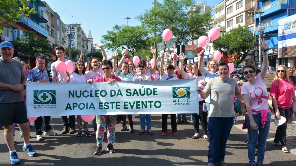 “Caminhada rosa” movimenta o centro de Chapecó
