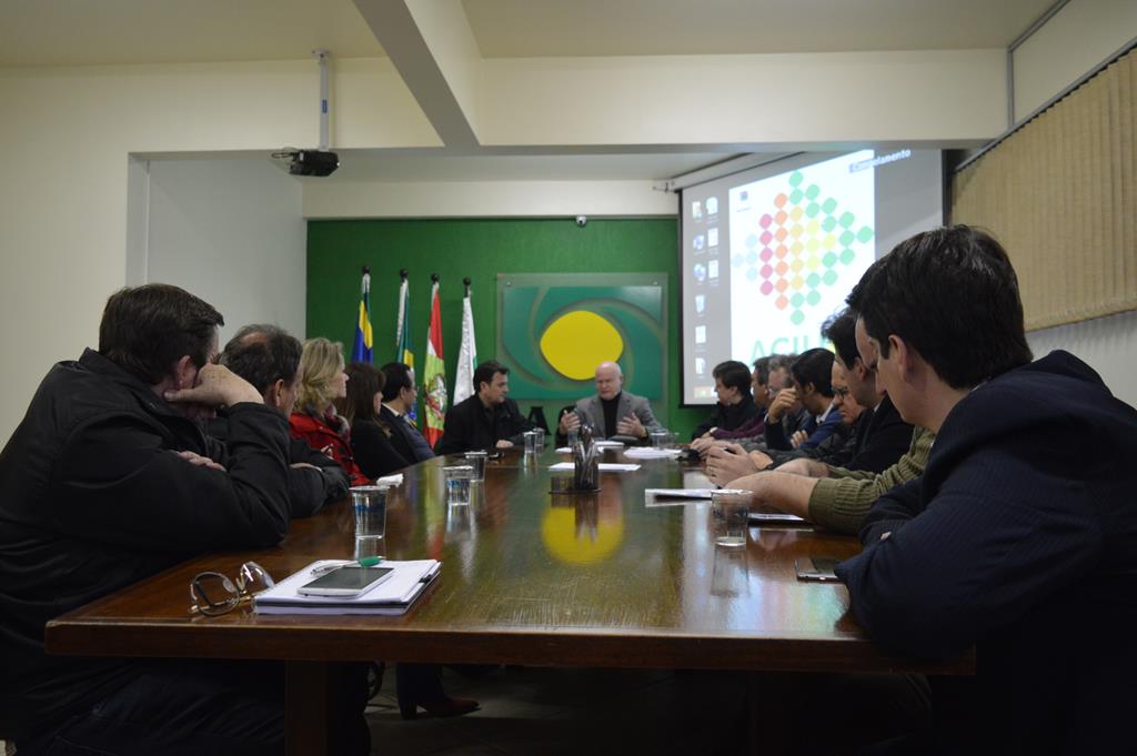 Prefeito Elizeu Matos participa de reunião na ACIL de Lages Prefeito Elizeu Matos participa de reunião na ACIL de Lages