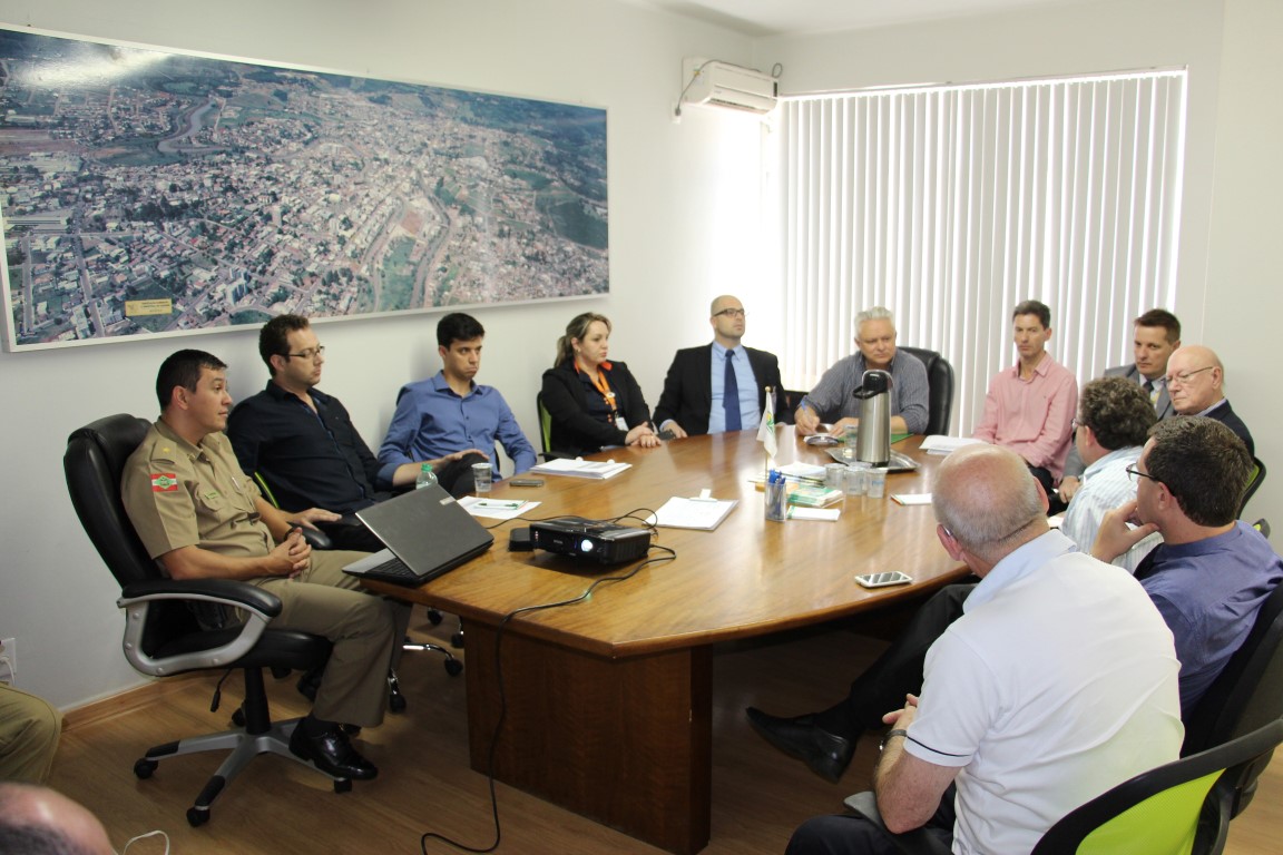 Entidades se unem em Caçador para garantir construção da sala de monitoramento na PM