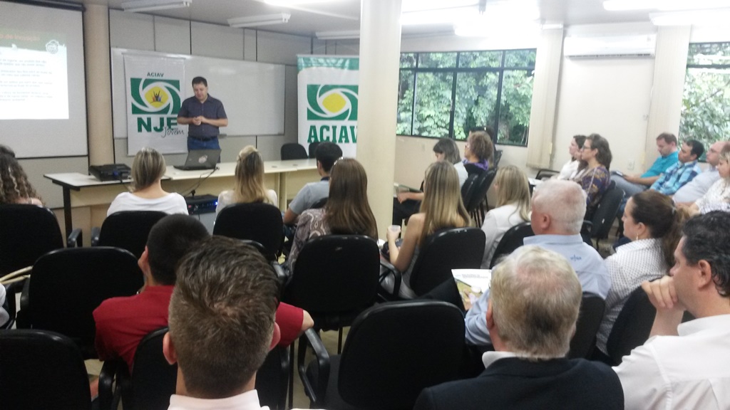 Núcleo Jovem da Aciav recebe representante da Tirol