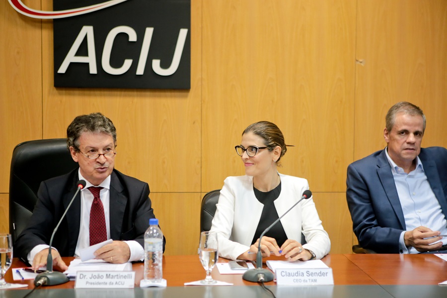CEO da TAM fala de sua carreira em Joinville e justifica alto preço da tarifa