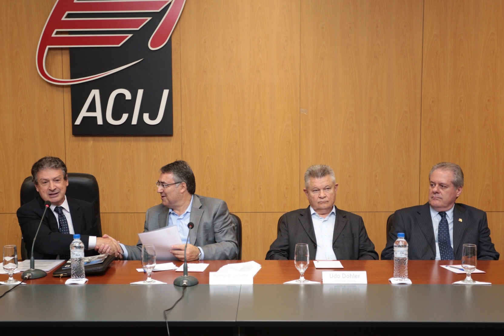 Governador presta conta das ações do Estado para empresários na ACIJ