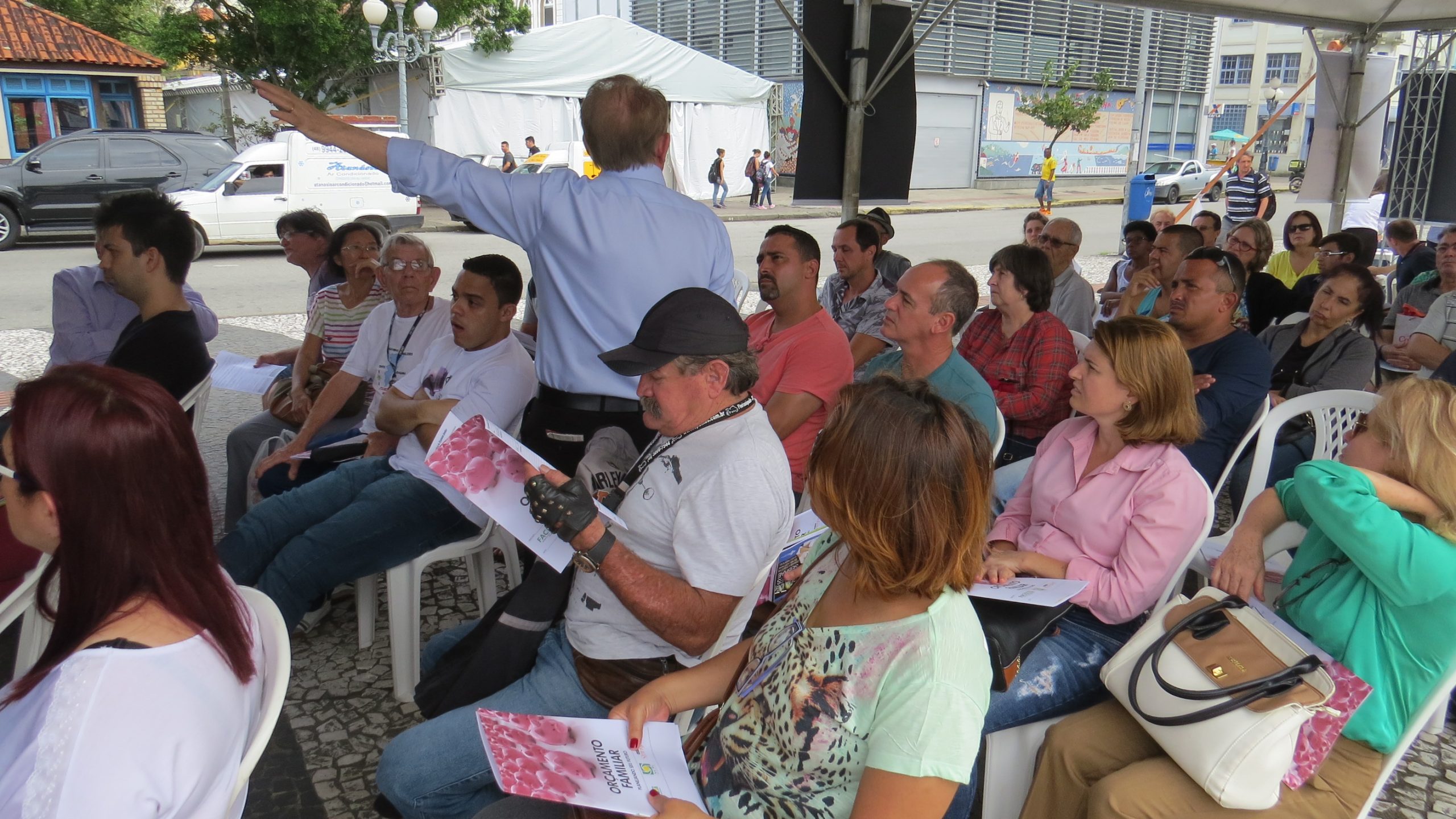 FACISC promove palestras e consultorias sobre educação financeira