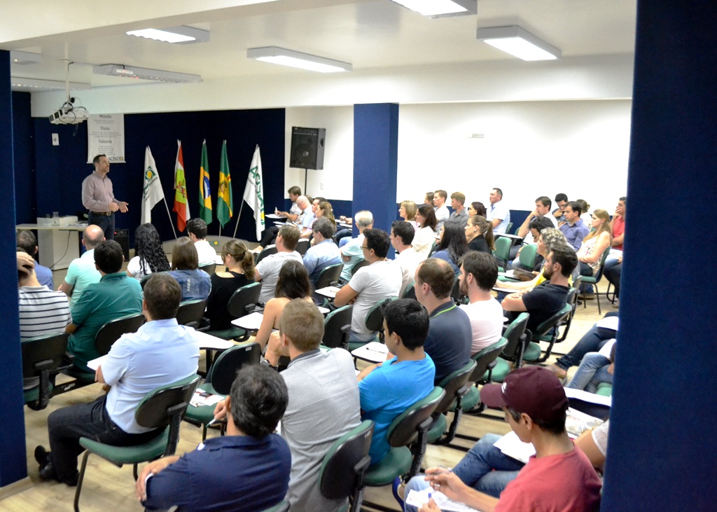 Desafios e sucesso no varejo foi tema de palestra da Acislo
