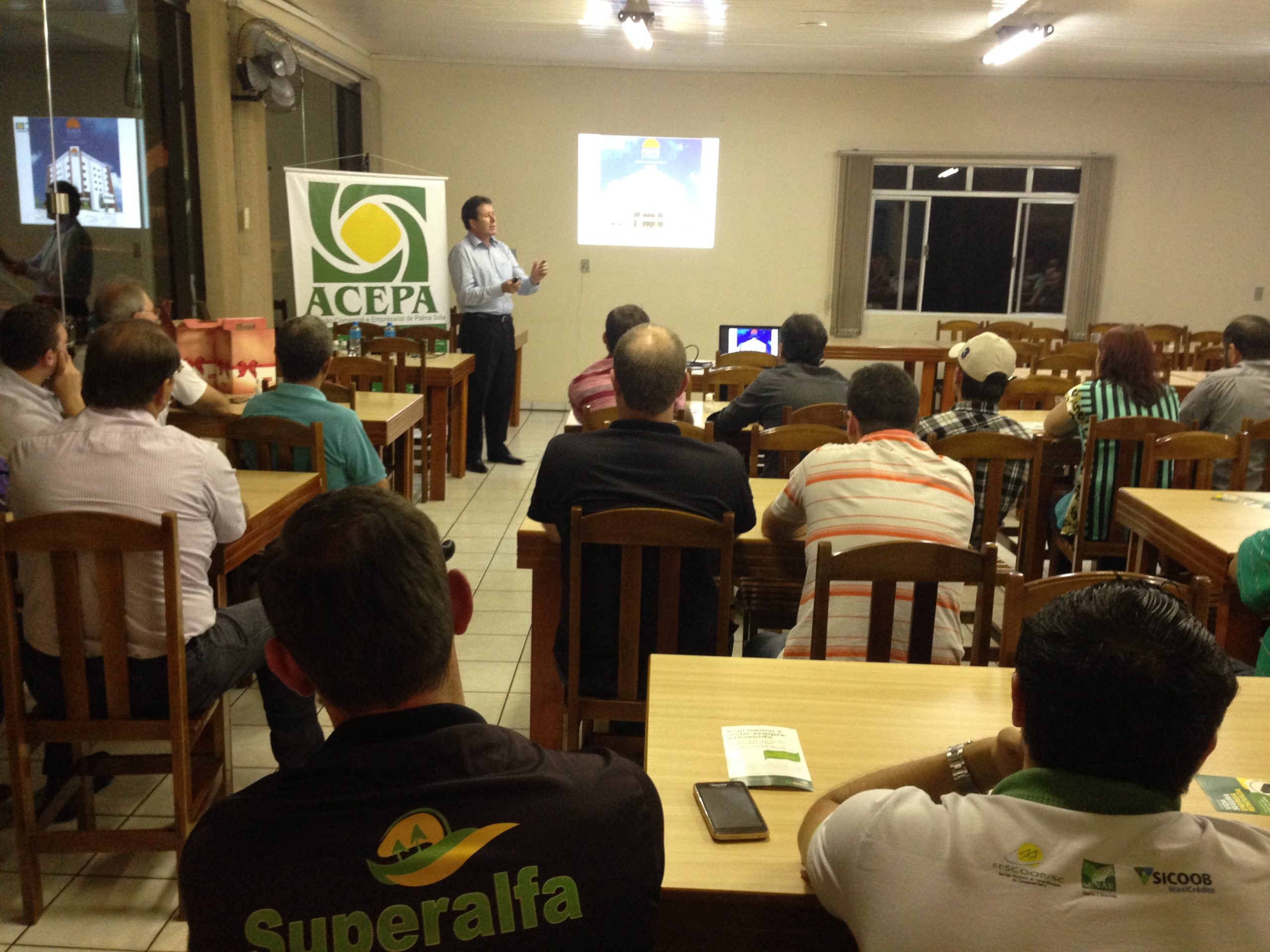 Presidente da Facisc palestra para palmassolenses