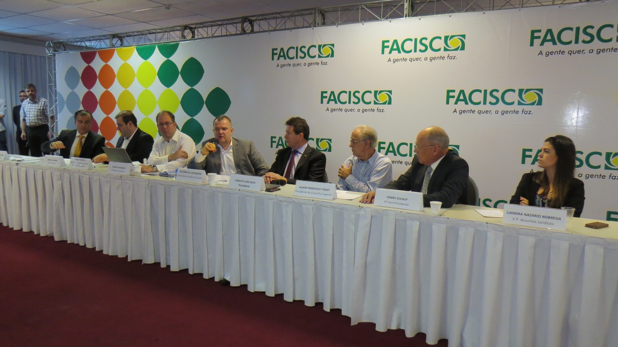 Diretores da Facisc reúnem-se em meio ao conturbado momento político do País