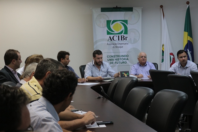 Diretoria da ACIBr recebe prefeito e faz reivindicações