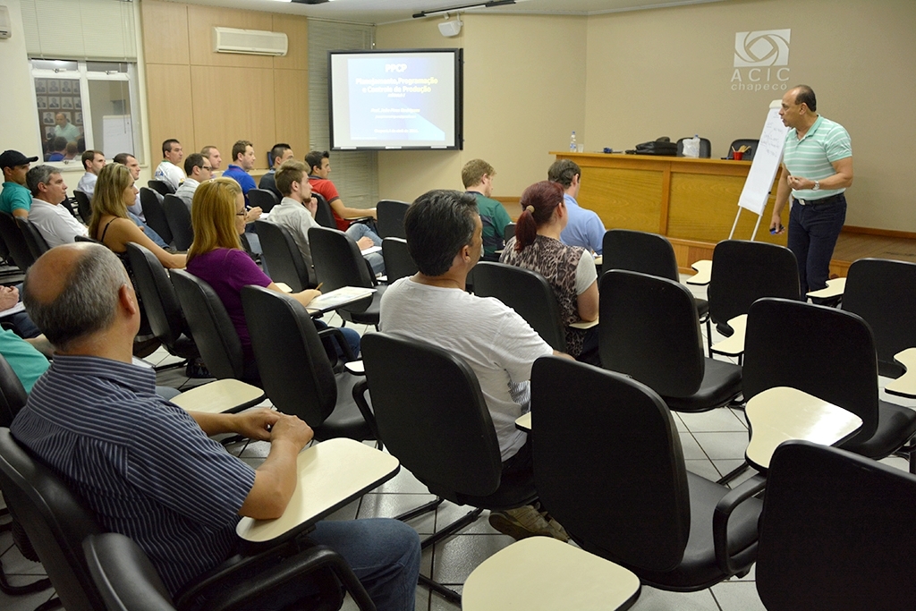 Gestão da produção é tema de curso realizado pela ACIC