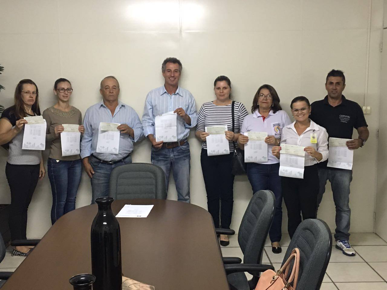 Acivale entrega recurso arrecadado em palestra para entidades beneficentes