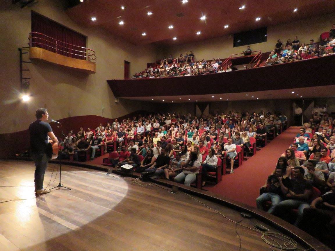 Stand UP com Fabiano Cambota foi sucesso de público