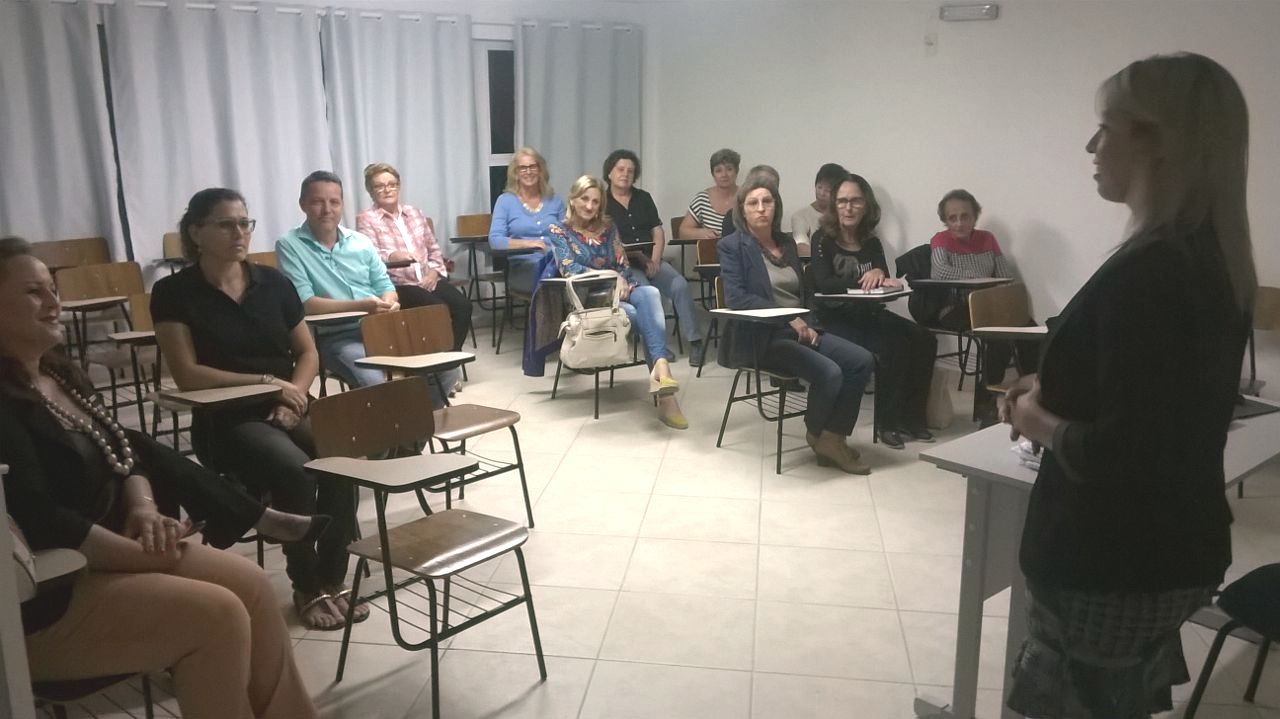 Núcleo da Mulher de Bombinhas lança projeto de livro de receitas