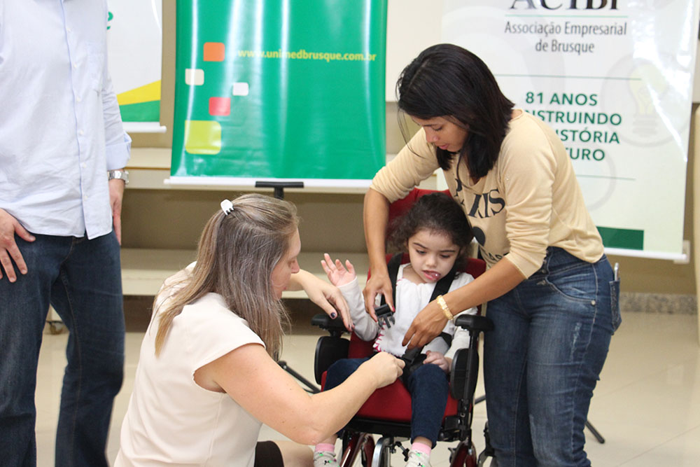 Eu Ajudo na Lata entrega a quarta cadeira de rodas adaptada Eu Ajudo na Lata entrega a quarta cadeira de rodas adaptada