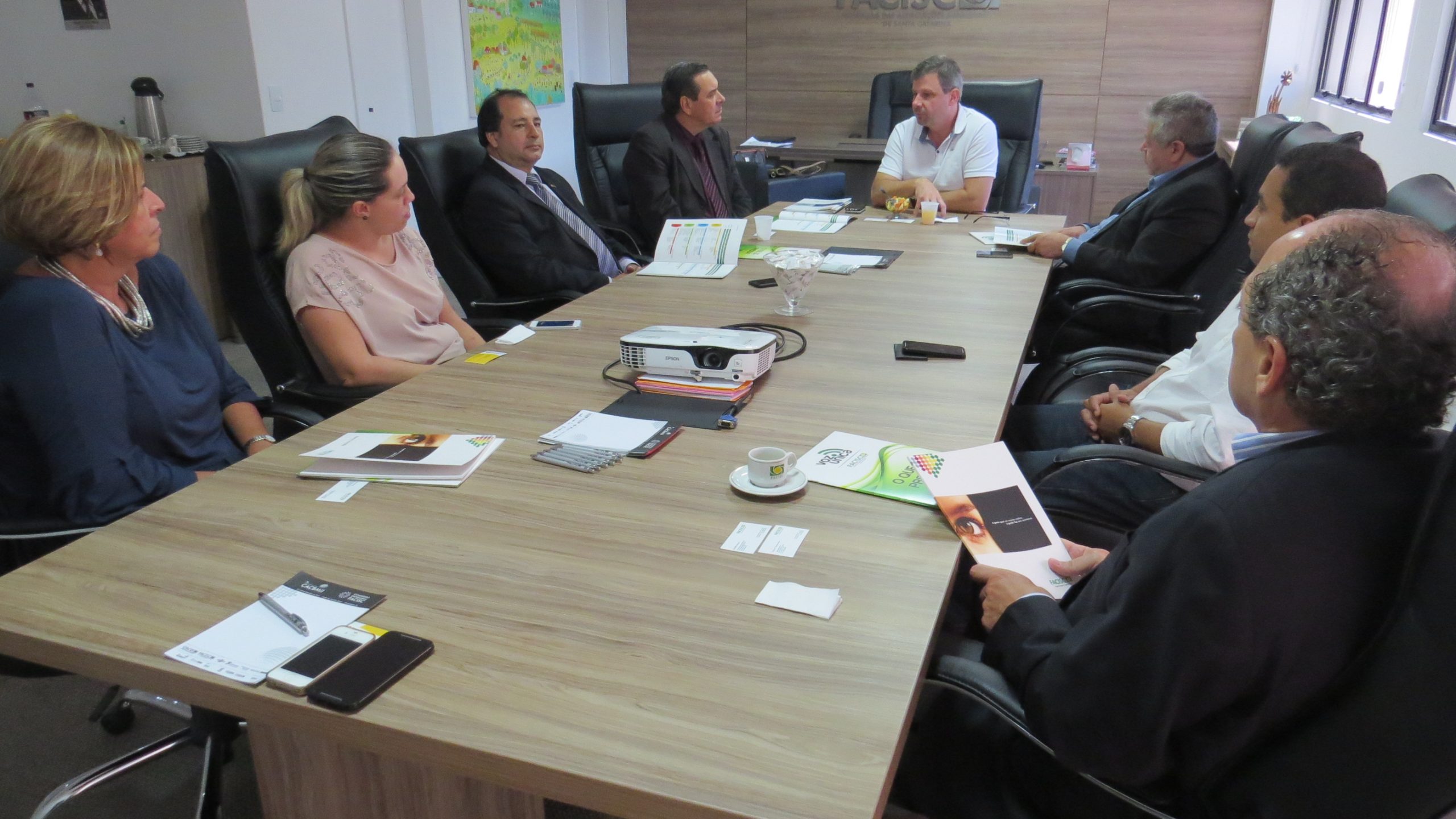 Diretores da ADI visitam sede da Facisc