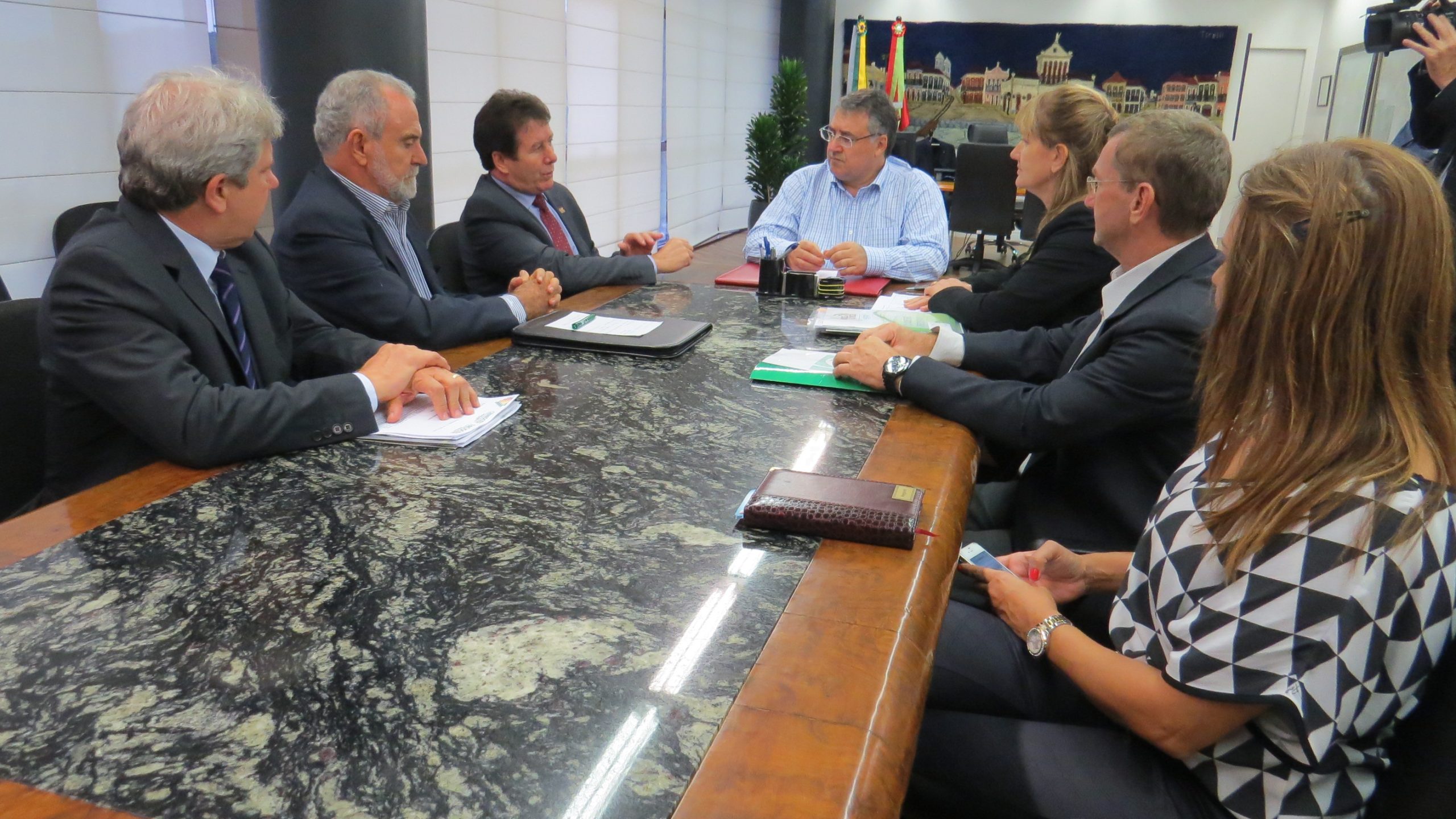Governador recebe comitiva da Facisc