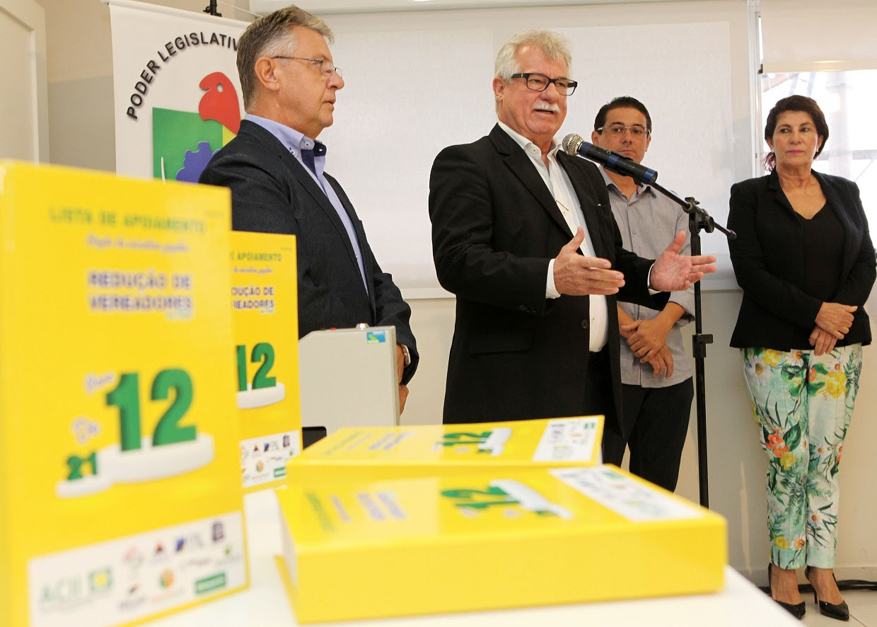 Projeto de Iniciativa Popular para redução de Vereadores em Itajaí é entregue na Câmara