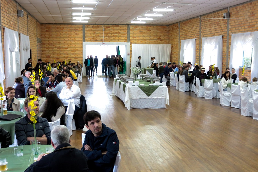 Evento festivo marca comemoração dos 65 anos de história da ACIAV de Videira