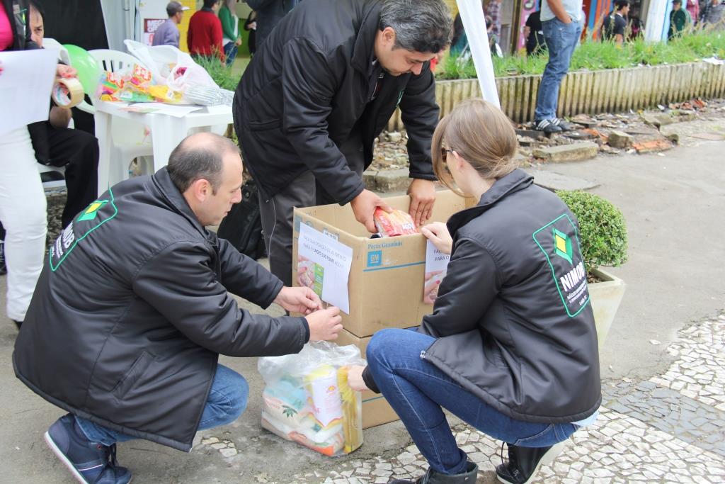 Núcleo de Imobiliárias e Corretores de Imóveis da Acil arrecada 135Kg de alimentos para o Lages 100 Fome