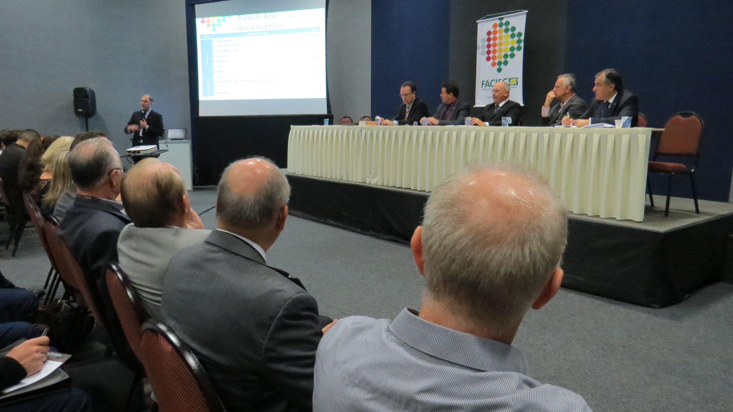 Representantes do associativismo catarinense reúnem-se em Joinville