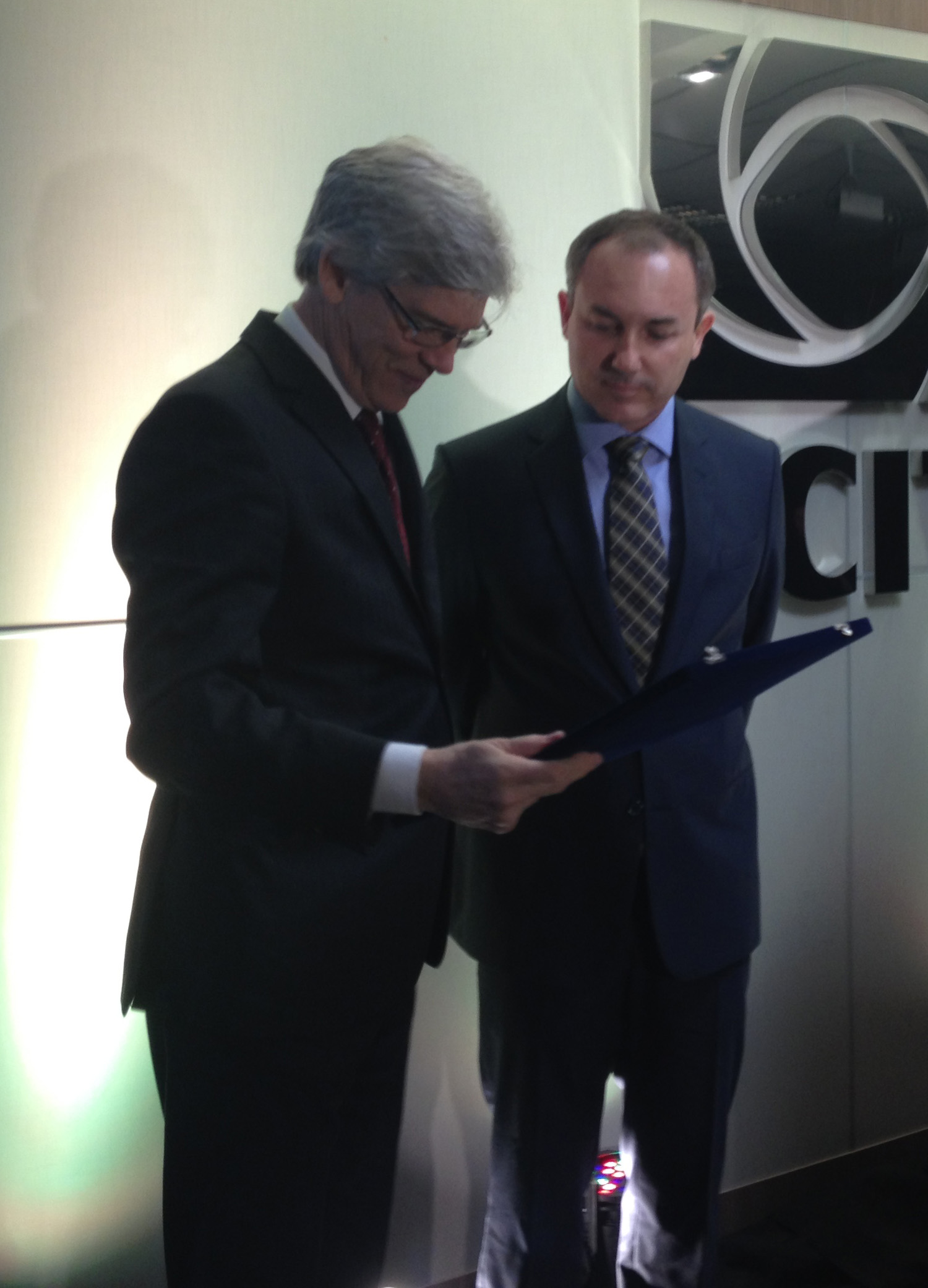 Empresários de Tubarão prestam homenagem a engenheiro