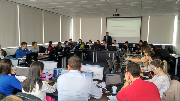 Contadores participam de curso para ficar em dia com a legislação