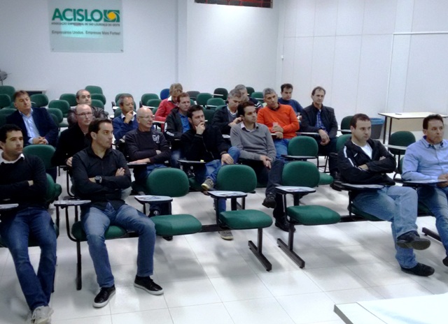 Acislo se manifesta a favor do presídio em reunião com delegado