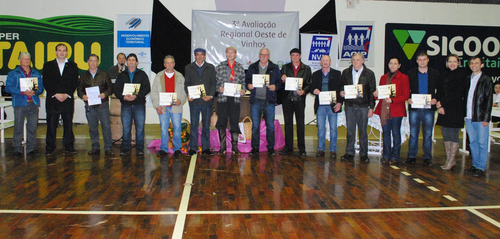 Produtores de vinho do oeste são  premiados em Pinhalzinho