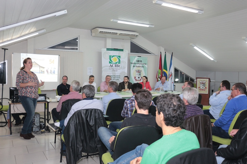Diretoria da ACIBr de Brusque discutem sobre educação em reunião itinerante