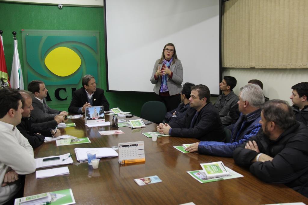 Gerente da AZUL fala a empresários da ACIL sobre estratégias de marketing para Lages e região