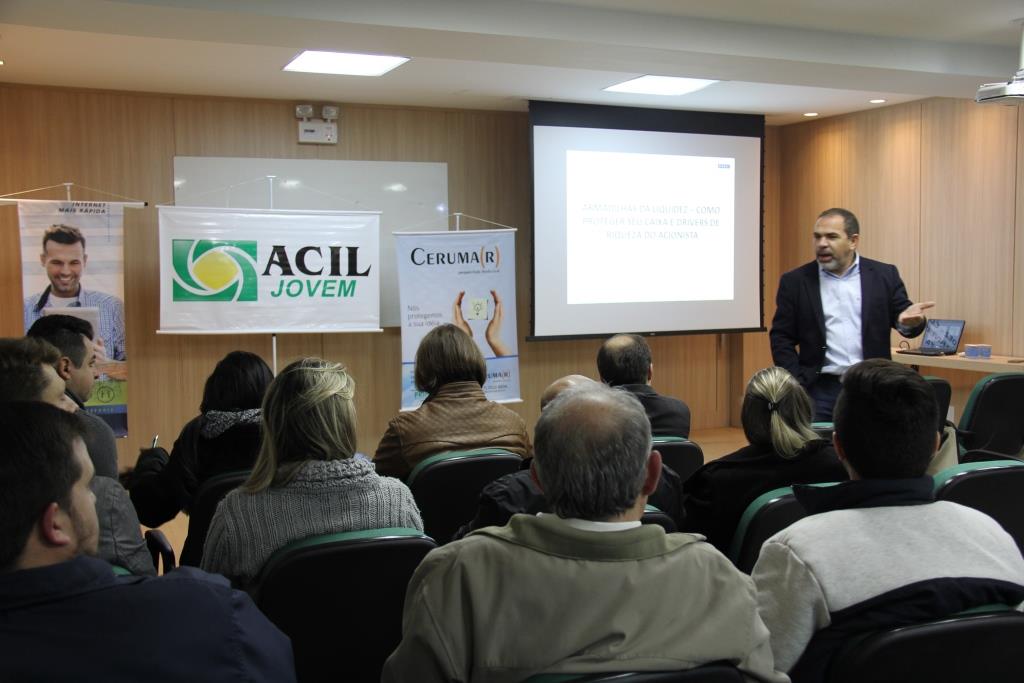 Semana do Jovem Empreendedor em Lages encerra com palestra do Professor Carlos Bartilotti