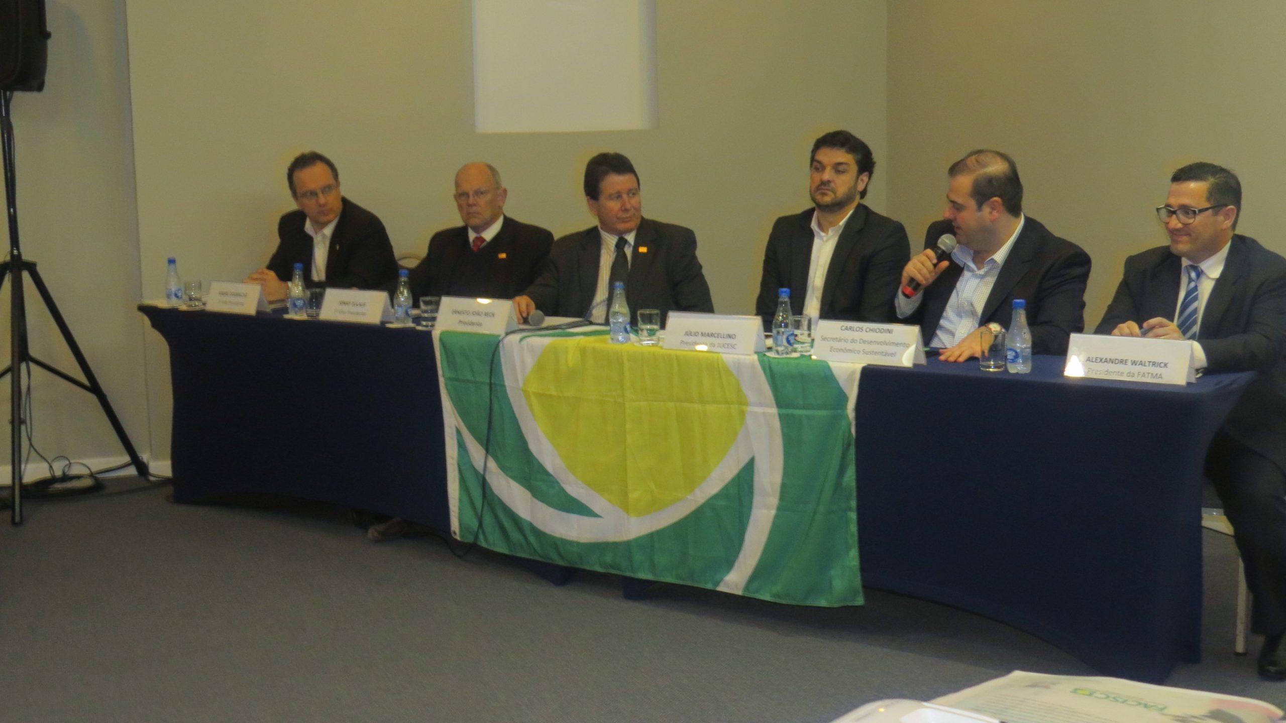 Representantes do governo participam de reunião de diretoria da Facisc