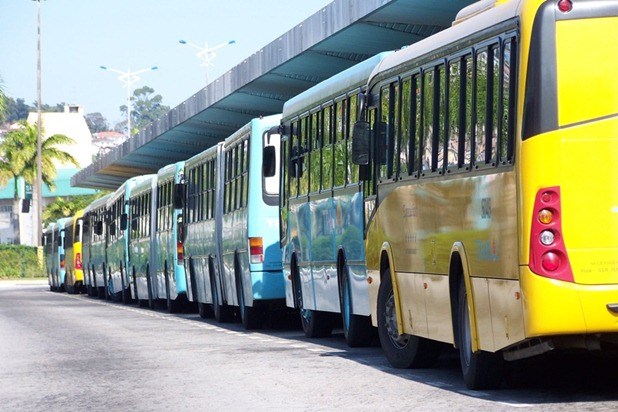 Greve de ônibus prejudica empresas e moradores na Grande Florianópolis Greve de ônibus prejudica empresas e moradores na Grande Florianópolis