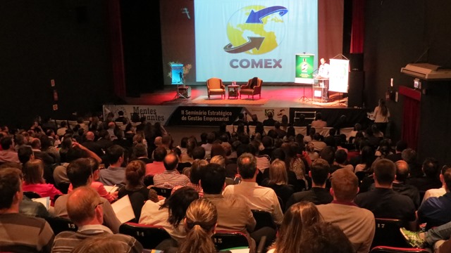 Seminário Mentes Brilhantes inicia com casa cheia em Concórdia Seminário Mentes Brilhantes inicia com casa cheia em Concórdia