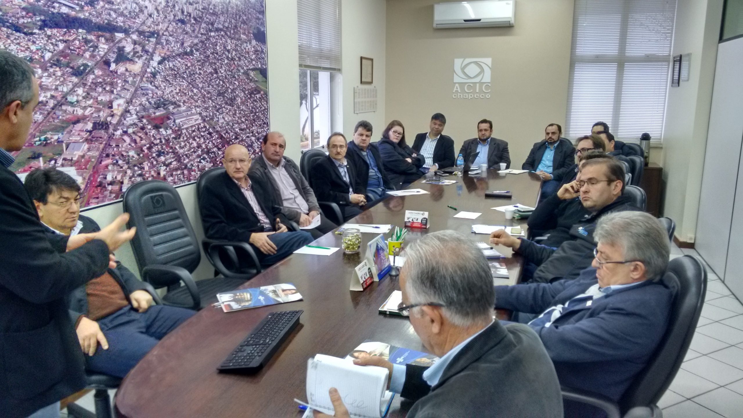 Exportação, desenvolvimento local e parcerias em pauta na plenária Oeste da FACISC