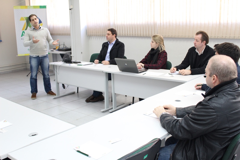 Núcleo de Turismo e Hospitalidade da ACIRS de Rio do Sul busca informações sobre eficiência energética