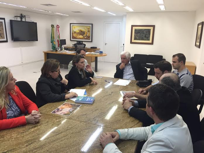 Lideranças de Bombinhas e Porto Belo discutem recuperação de acesso aos municípios com secretário da Casa Civil Lideranças de Bombinhas e Porto Belo discutem recuperação de acesso aos municípios com secretário da Casa Civil
