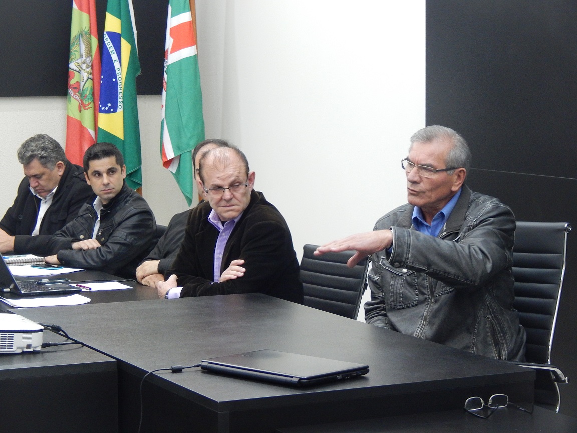 Empresários e deputados reunidos na Acisbs, em São Bento do Sul