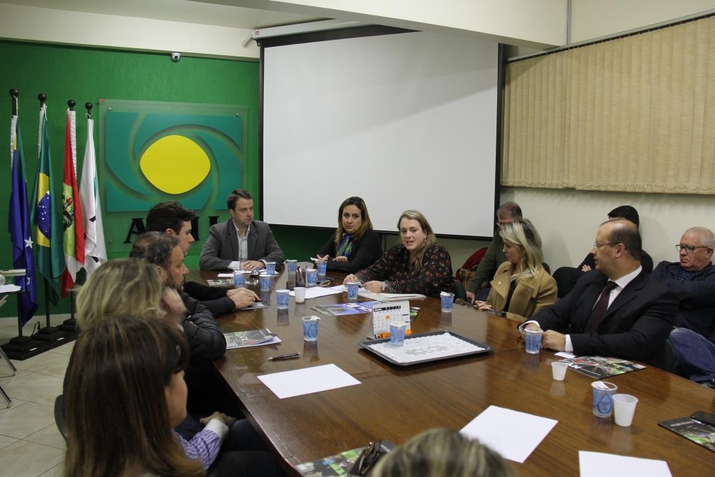 Em visita à diretoria da ACIL Lages, juízas do trabalho relatam dificuldades que passam Tribunais Em visita à diretoria da ACIL Lages, juízas do trabalho relatam dificuldades que passam Tribunais