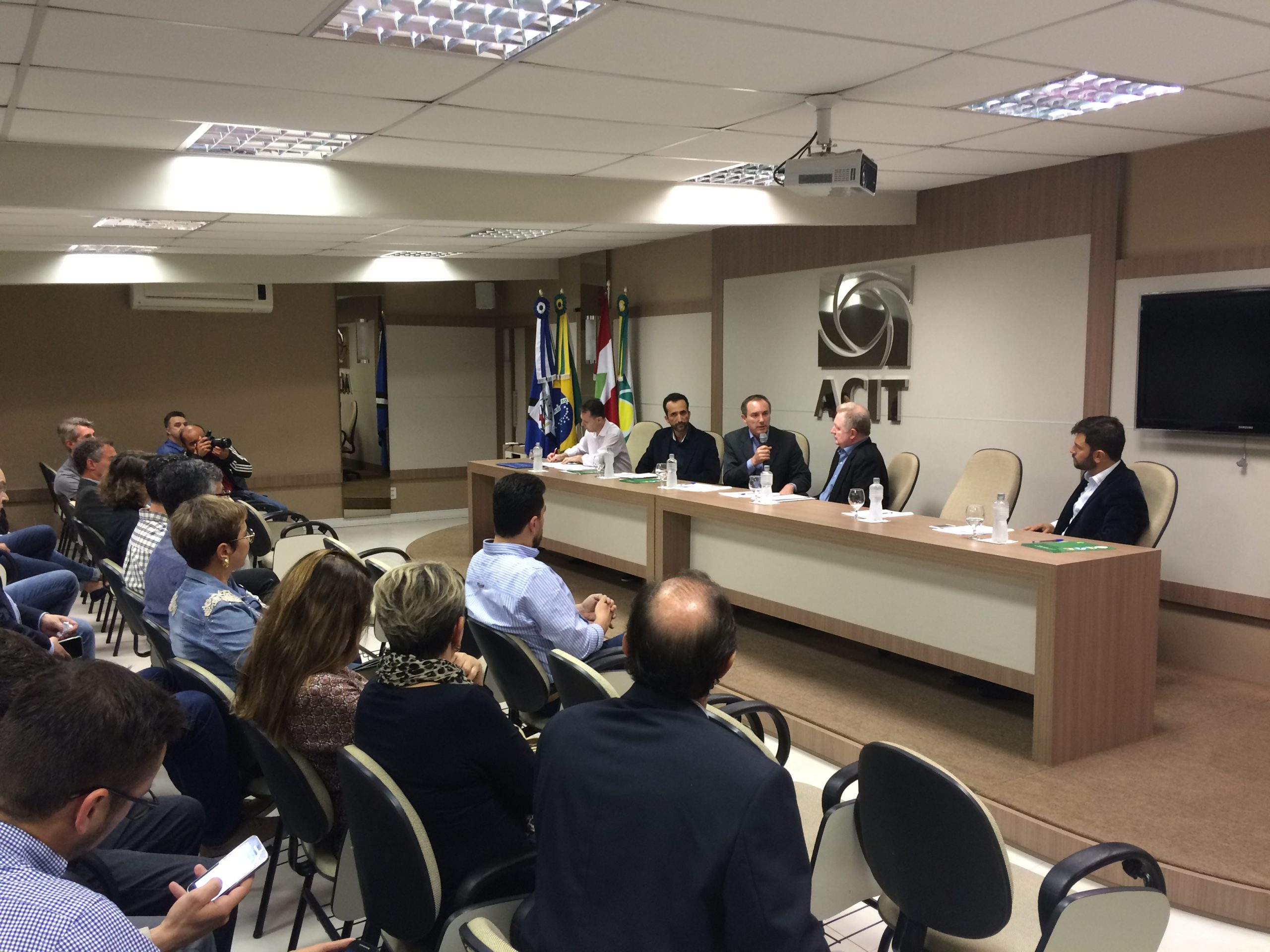 ACIT Tubarão inicia encontros com candidatos