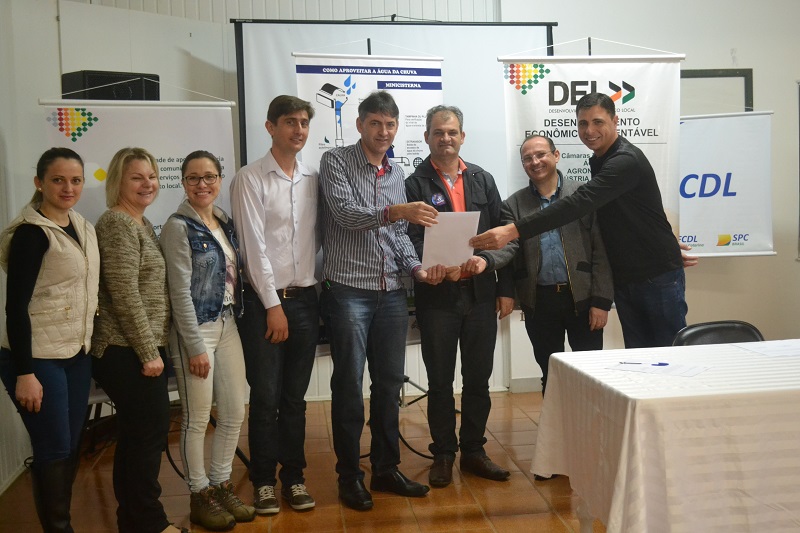 Iporã do Oeste entrega carta com proposições a candidatos