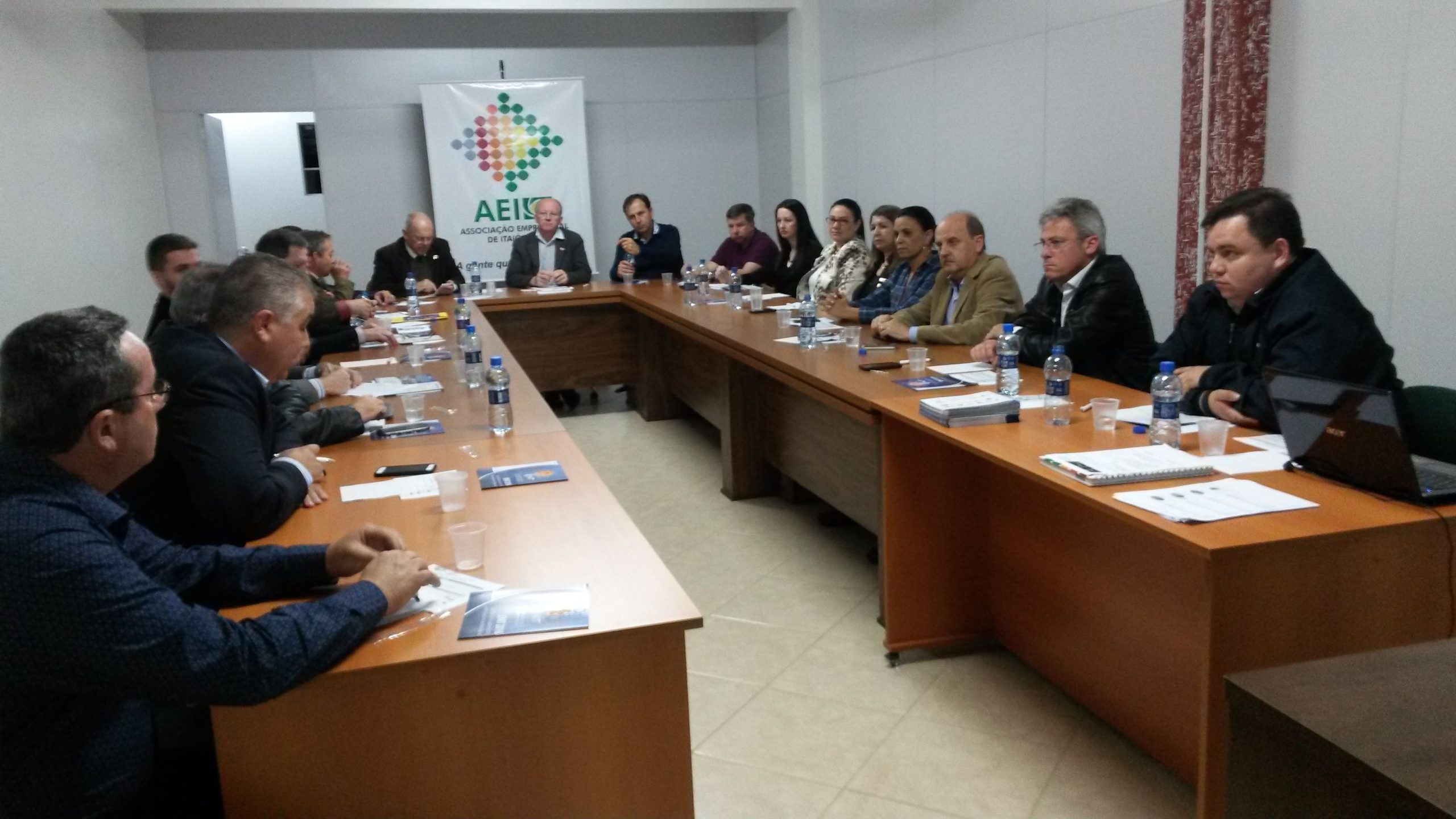Presidentes de Associações do Planalto Norte reúnem-se para plenária regional Presidentes de Associações do Planalto Norte reúnem-se para plenária regional