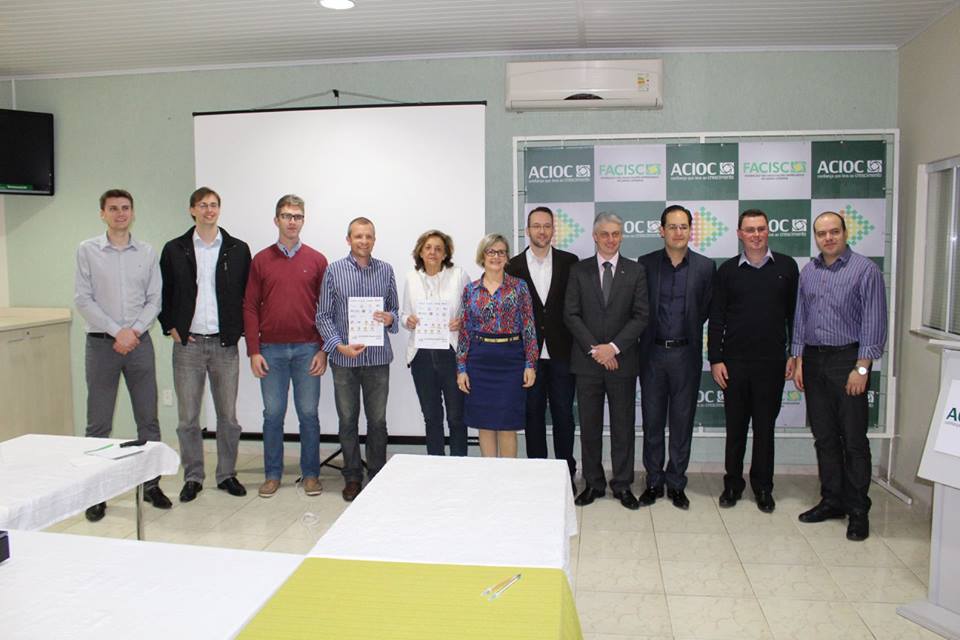 Candidatos a prefeito de Luzerna recebem Documento Voz Única da ACIOC