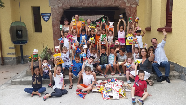 AEMFLO São José faz doação ao Educandário Santa Catarina