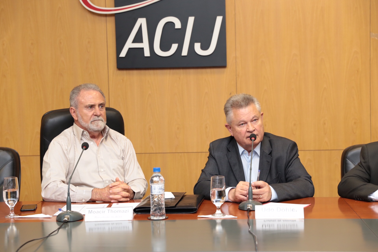 Reeleito, Udo Döhler foi recebido na ACIJ Joinville com aplausos de empresários